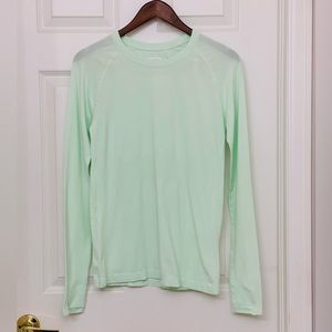 Athleta Momentum Top - Sz Medium